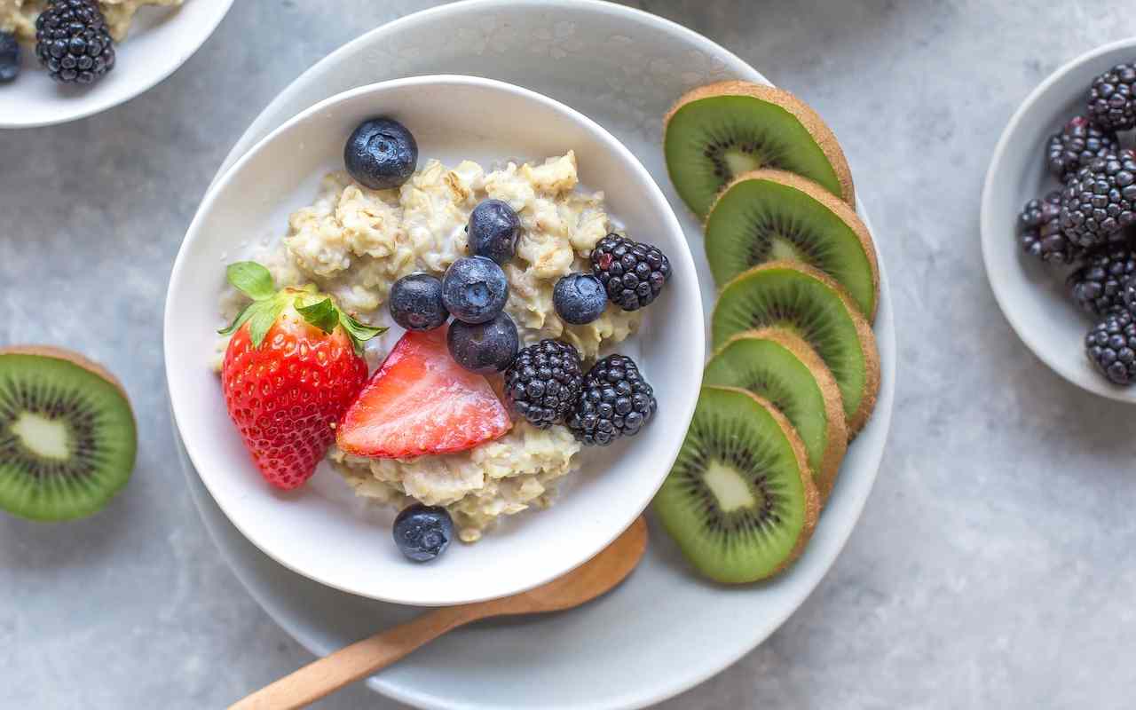 Porridge con frutas - Unsplash