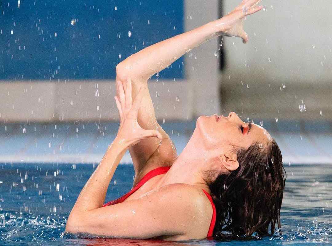 Ona Carbonell en el agua - Perfil Oficial de Instagram